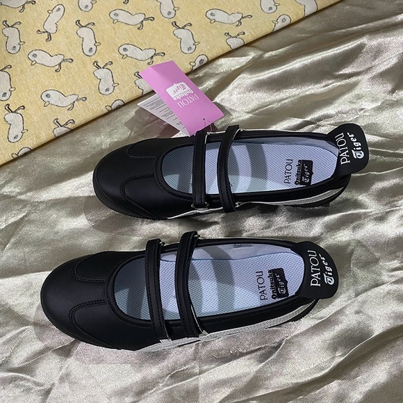 PATOU x Onitsuka Tiger Collaboration Black Flats - Picture 10 of 10